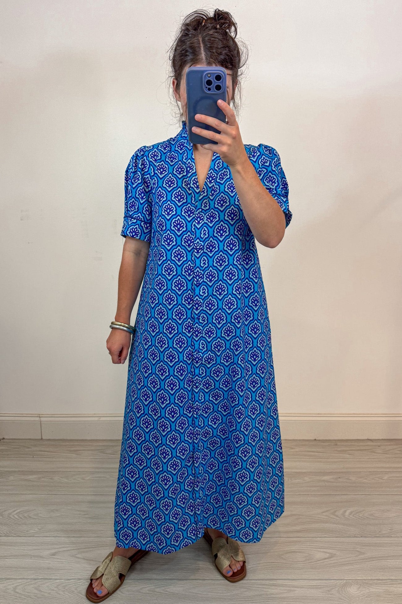 blue floral dress midi Hues – Purple Door Boutique SIZ:10 Chic Black Two Pieces Size medium measures 42.25 Brand:Signature Design By Ashley®