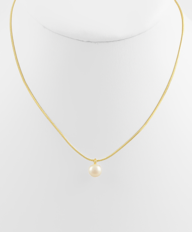 Single pearl pendant necklace