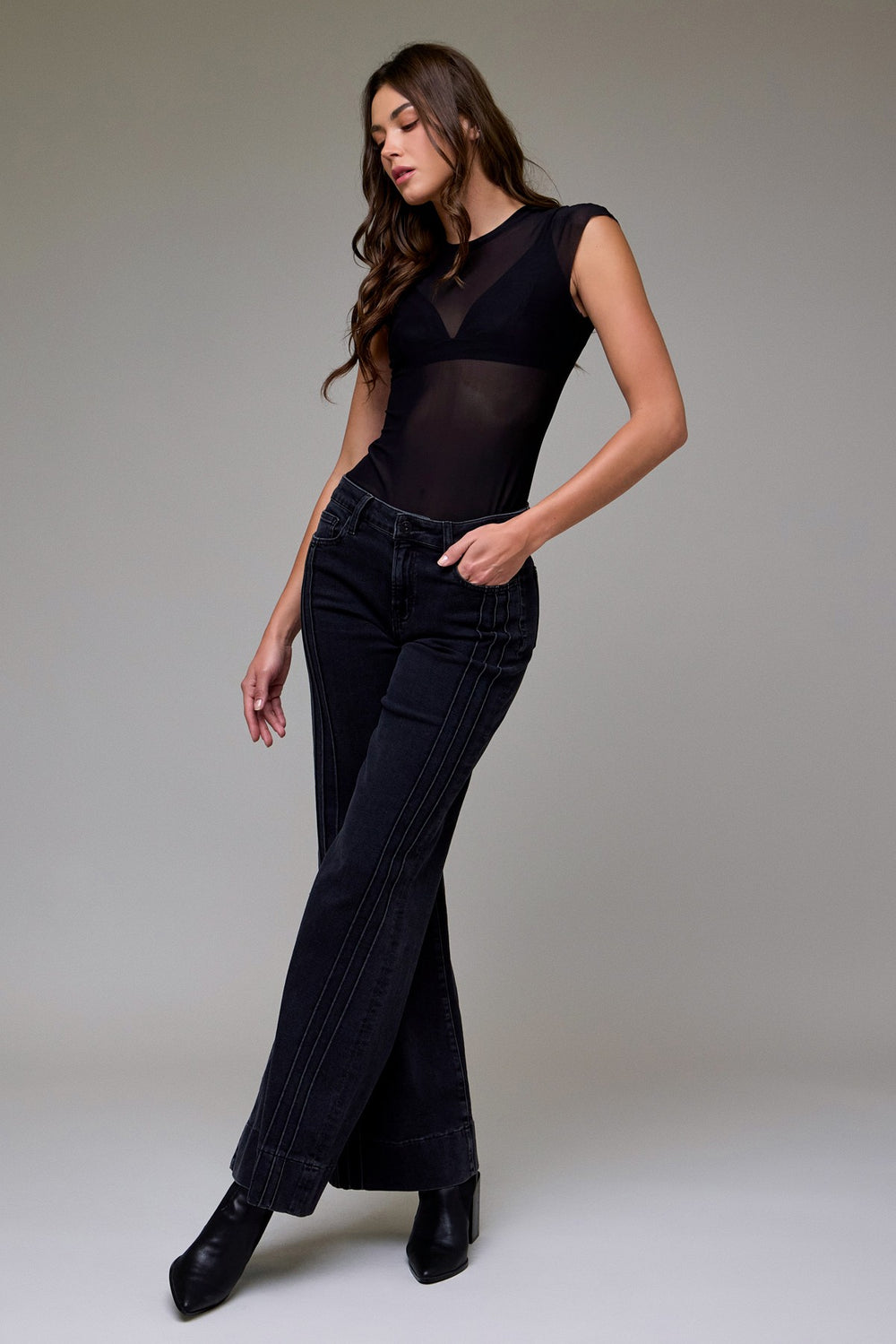  Hidden Jeans black denim flare jeans styled with black tee