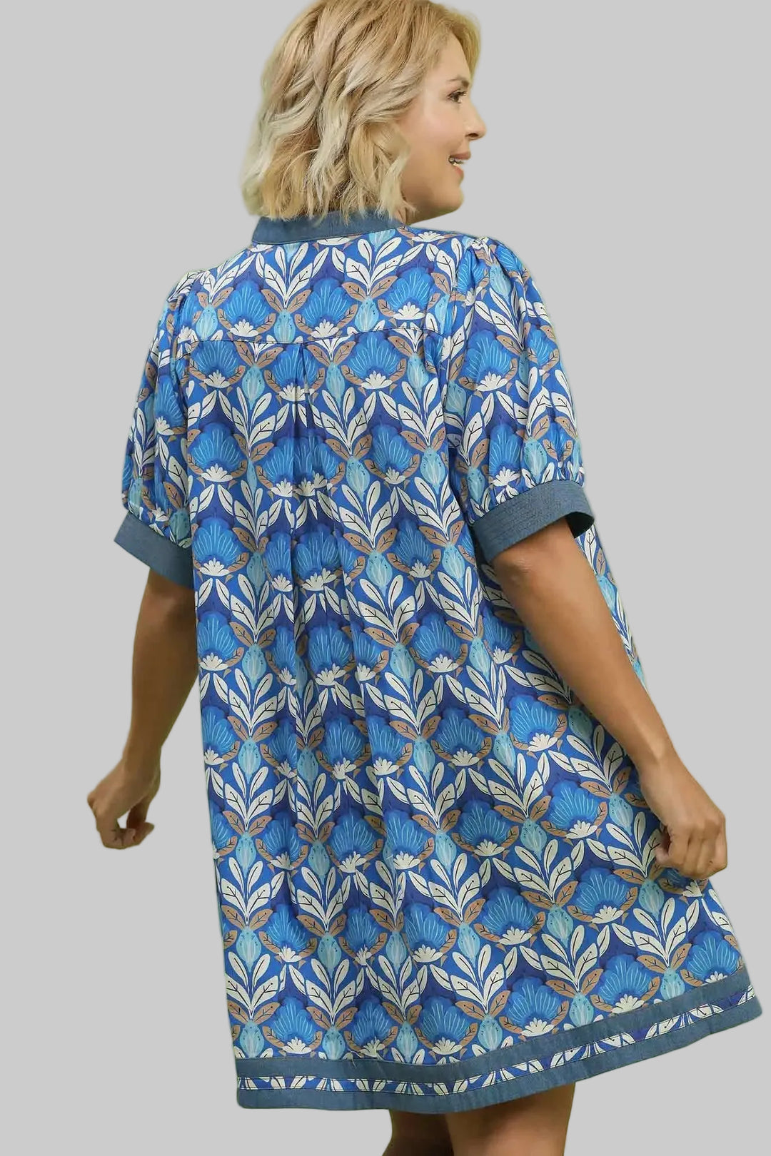 umgee plus blue floral print dress back view