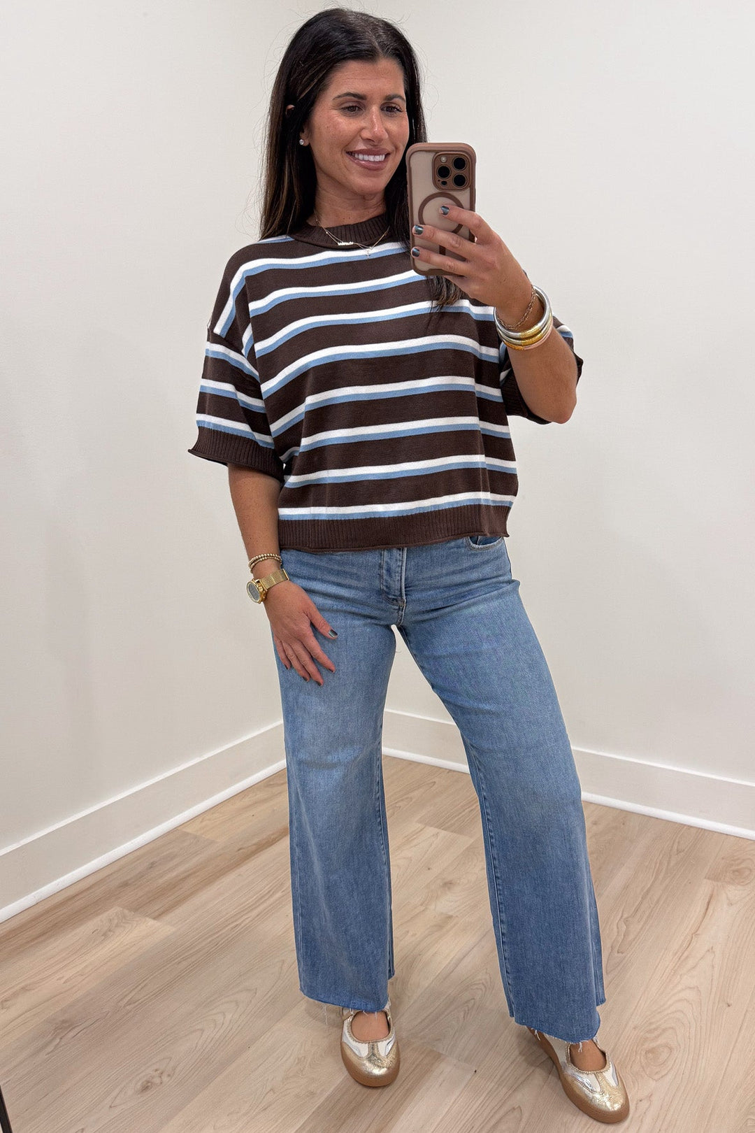 brown light blue and white striped half sleeve crew neckline semi-cropped knit top