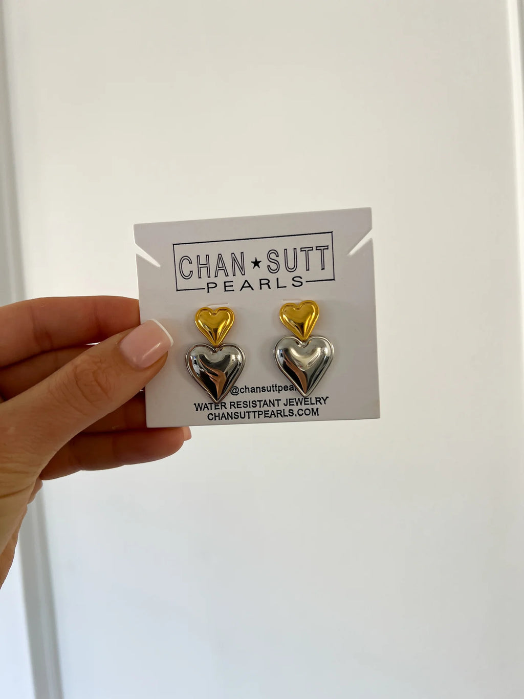 CHANSUTT PEARLS heart earrings
