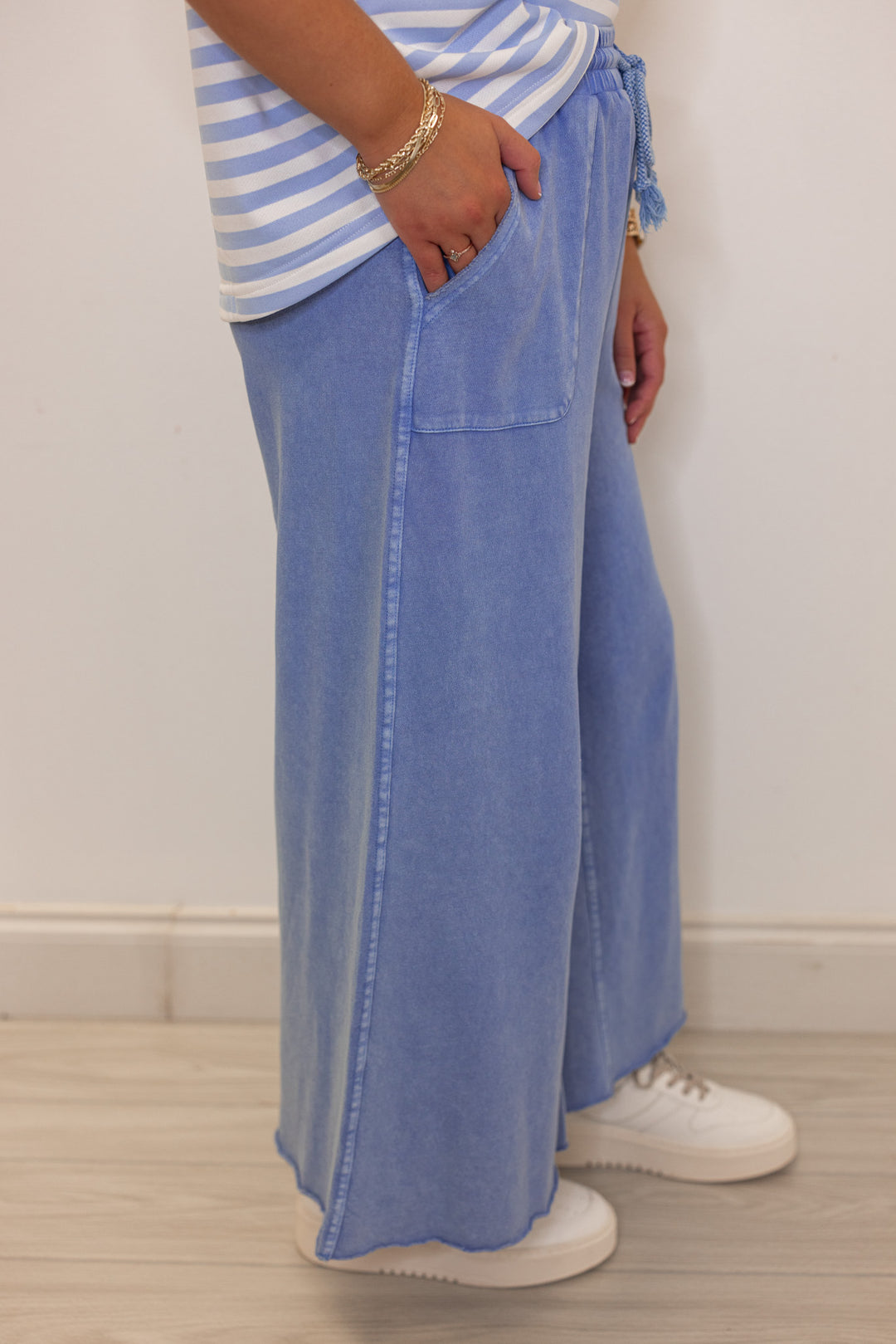 Women's mineral washed cornflower blue french terry knit wide leg cropped pants by Easel showing up close side view
