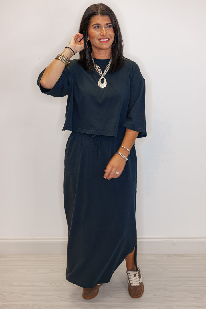 Women's navy knit maxi skirt and short sleeve top