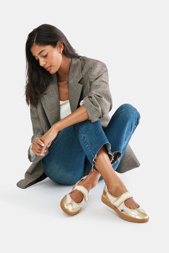 dolce vita nanet sneaker flats model