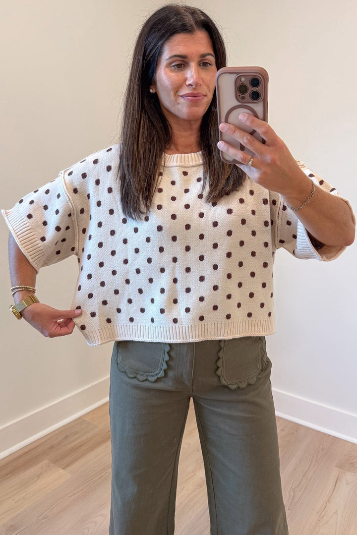ecru with brown polka dot print half-length sleeve relaxed silhouette semi-cropped knit top