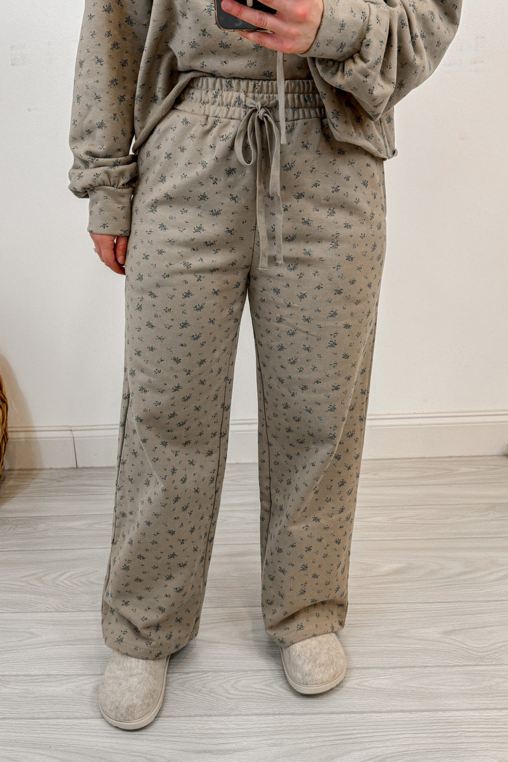 floral print tan blue matching sweatshirt pants set details