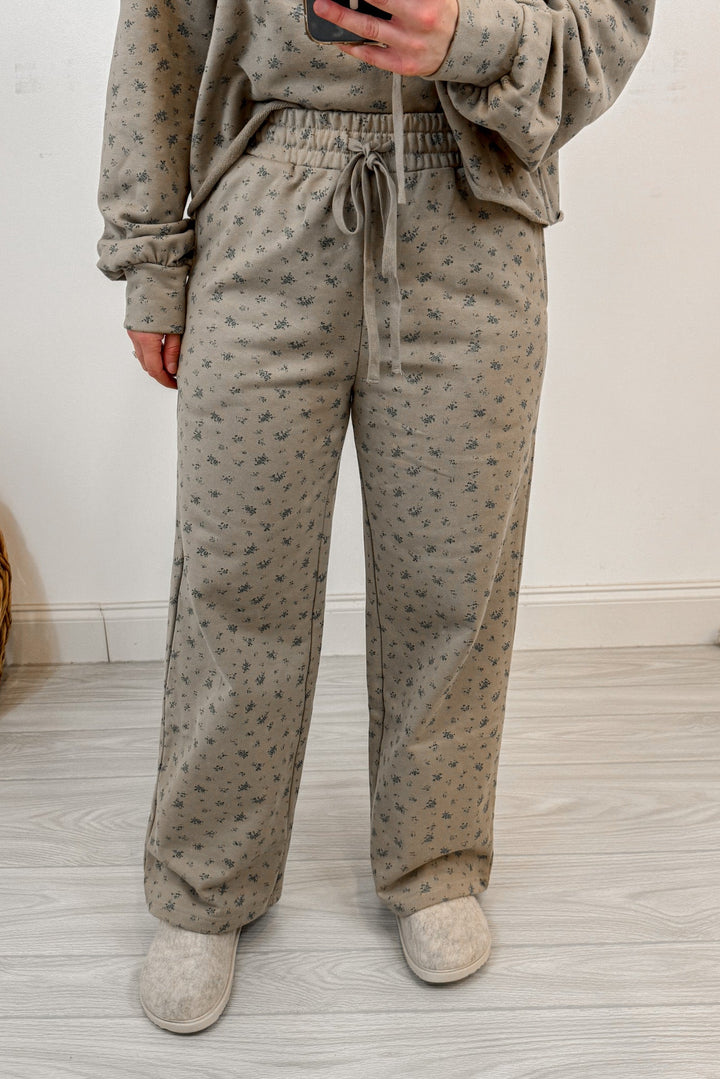 floral print tan blue matching sweatshirt pants set details