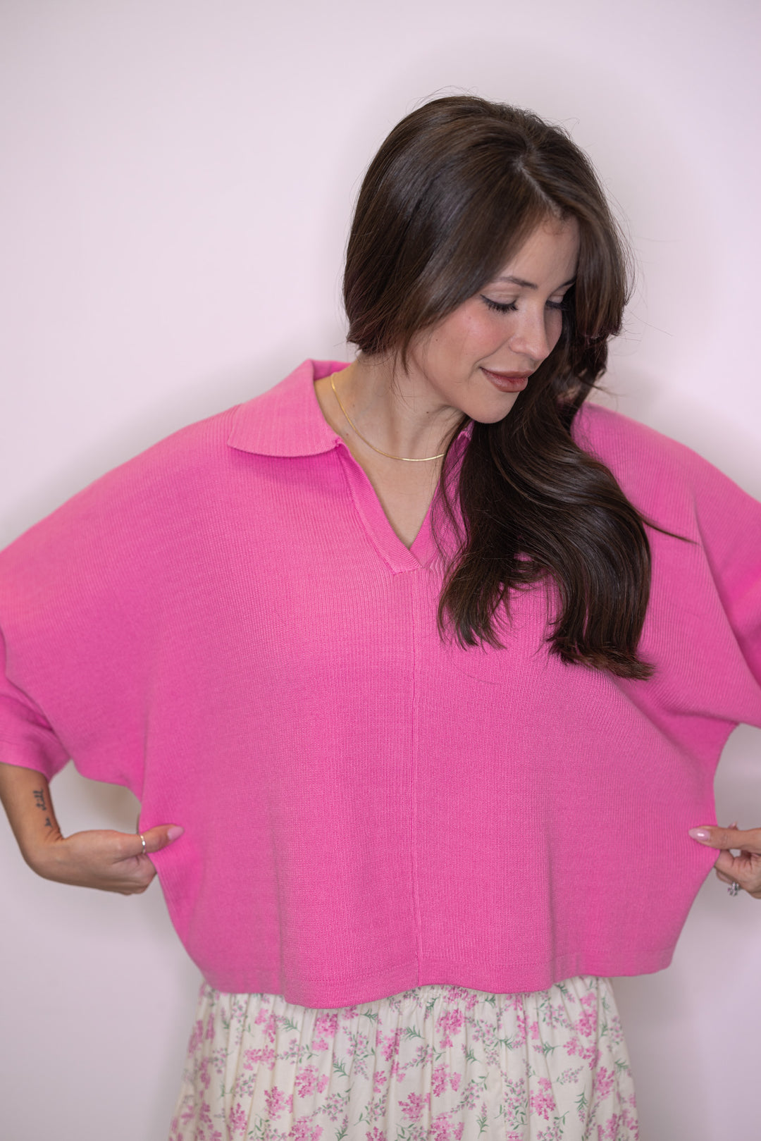Women's pink ribbed knit top with a collar by Entro, perfect for any ocassion