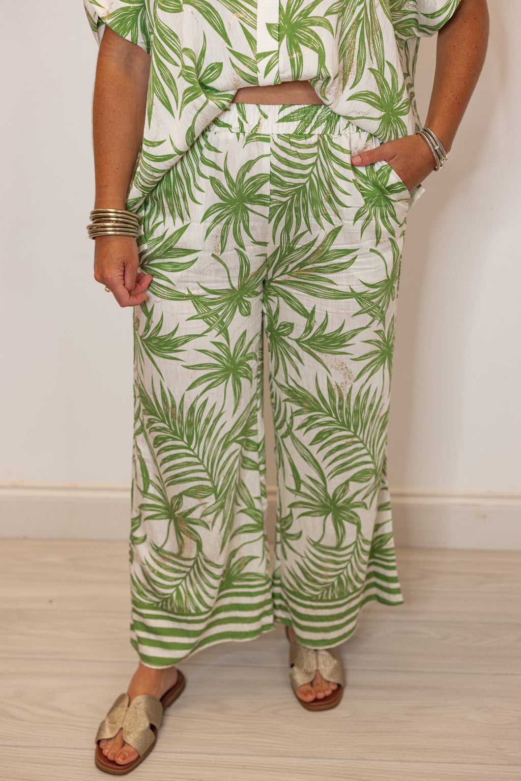 umgee palm leaf printed wide leg cropped pants