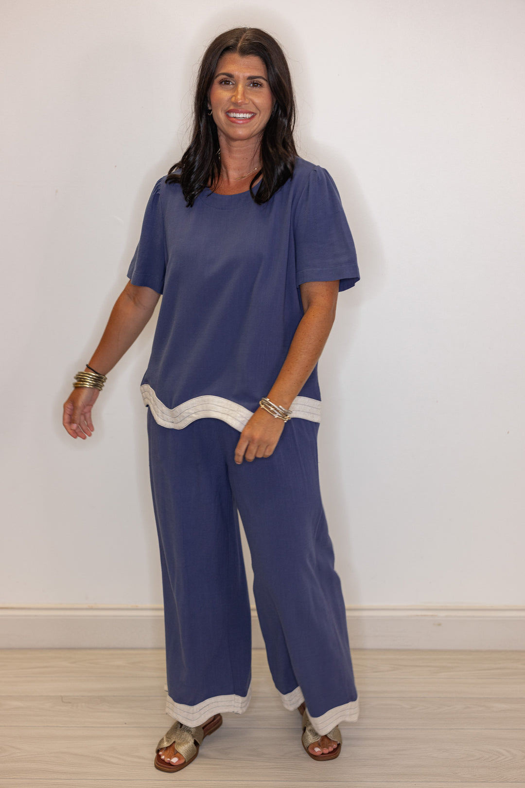 Women's linen top in medium blue color with oatmeal scalloped bottom hem by Umgee shown with matching pants