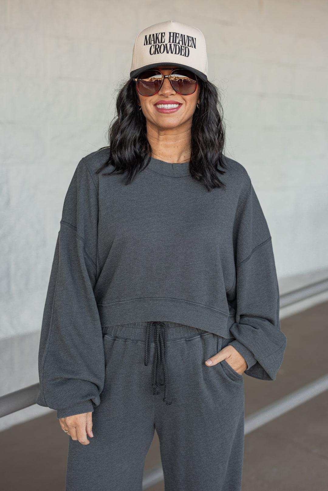 washed black knit cropped pullover top